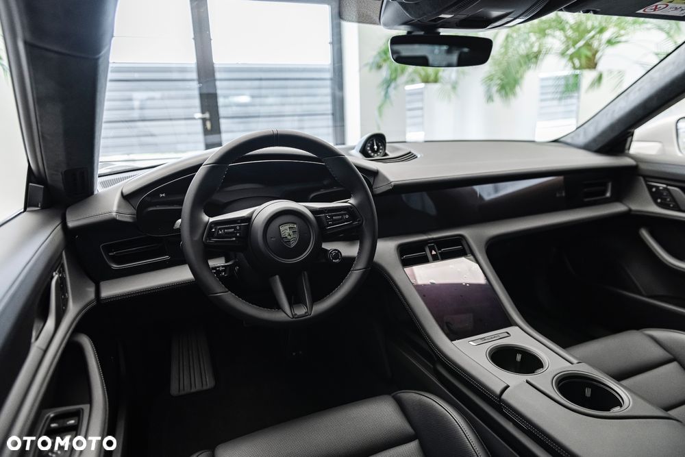 Porsche Taycan - 30