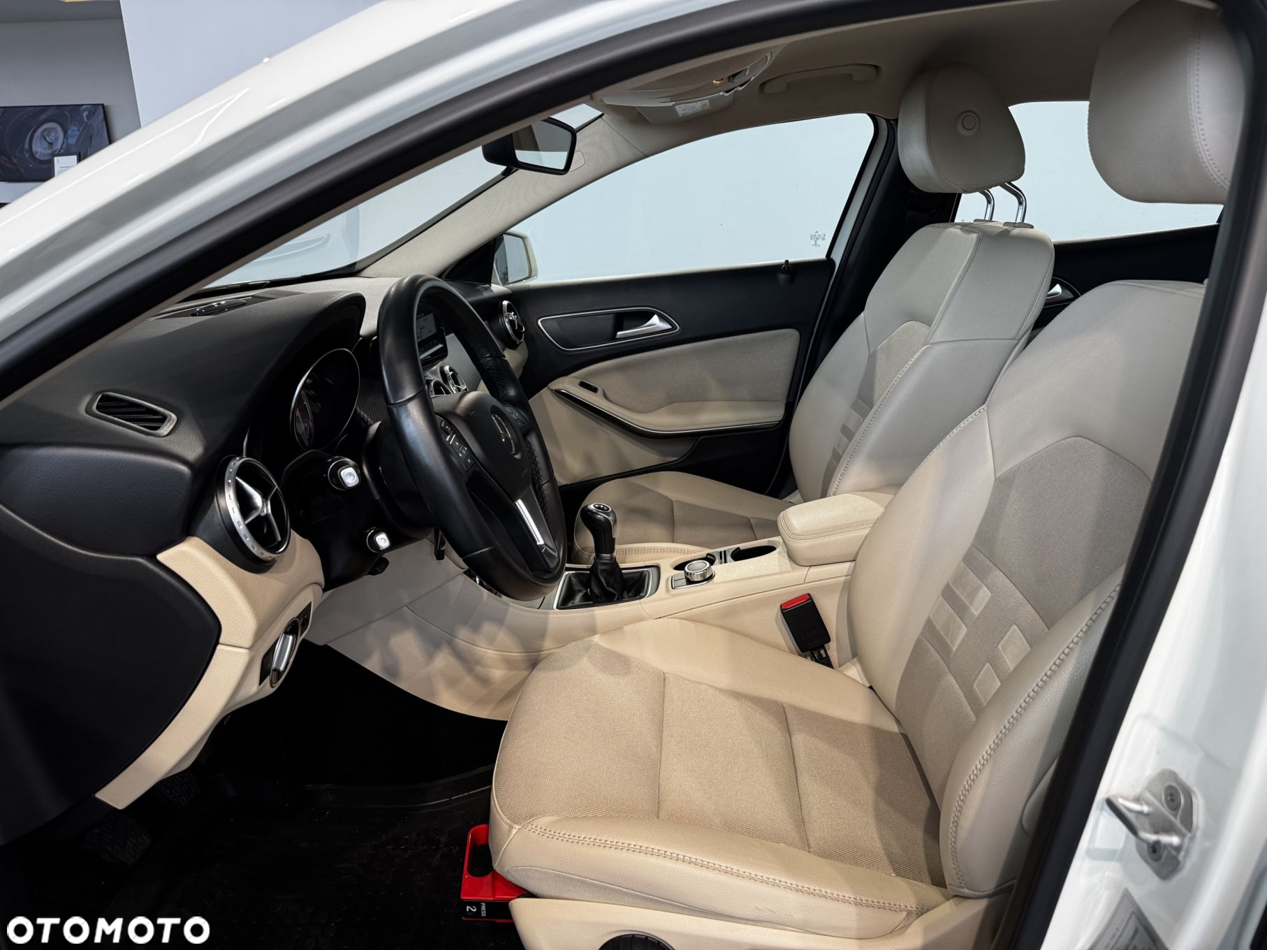 Mercedes-Benz GLA - 14