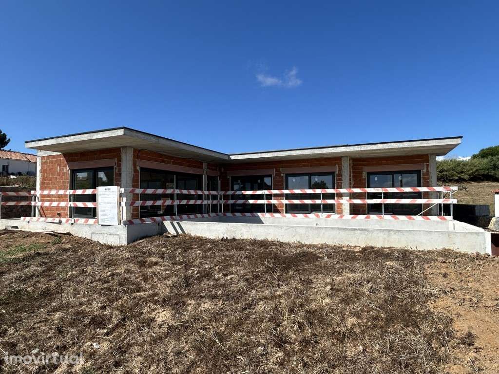 Moradia com piscina a 7 Km da praia - Grande imagem: 2/24