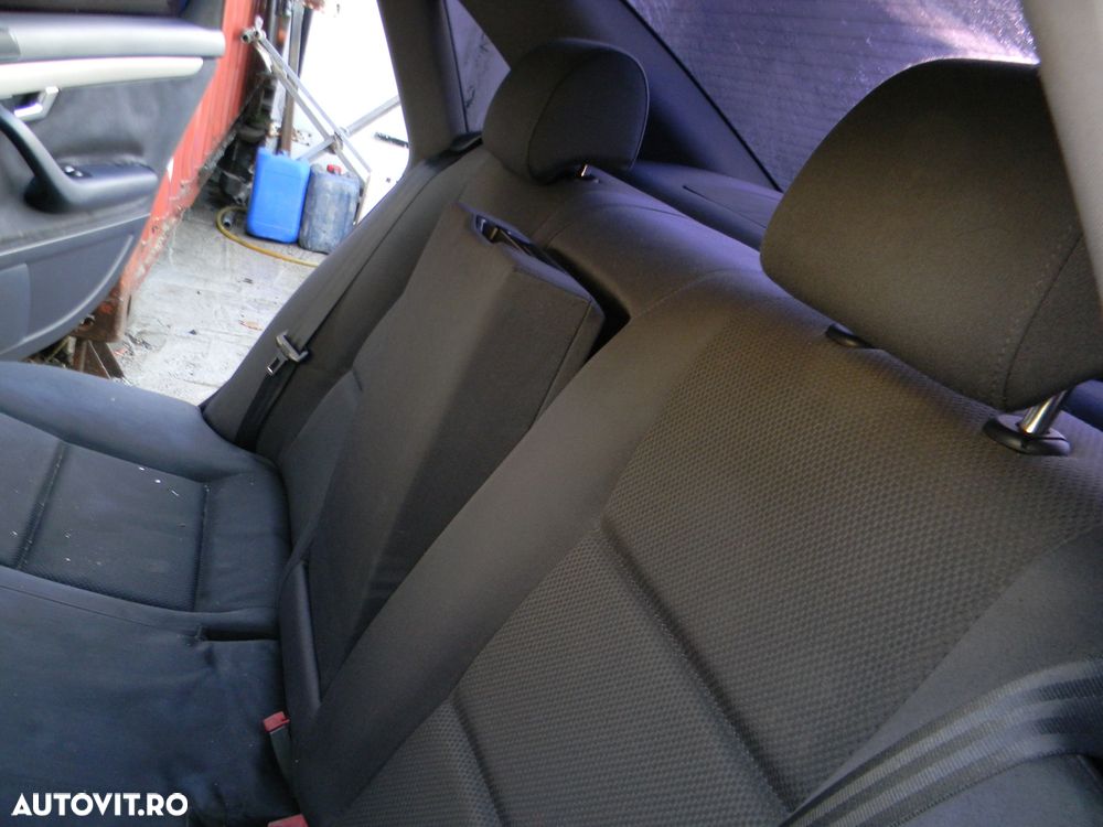 Dezmembrari  Audi A4 B6 (8E)  2000  > 2004 1.9 TDI Motorina - 35