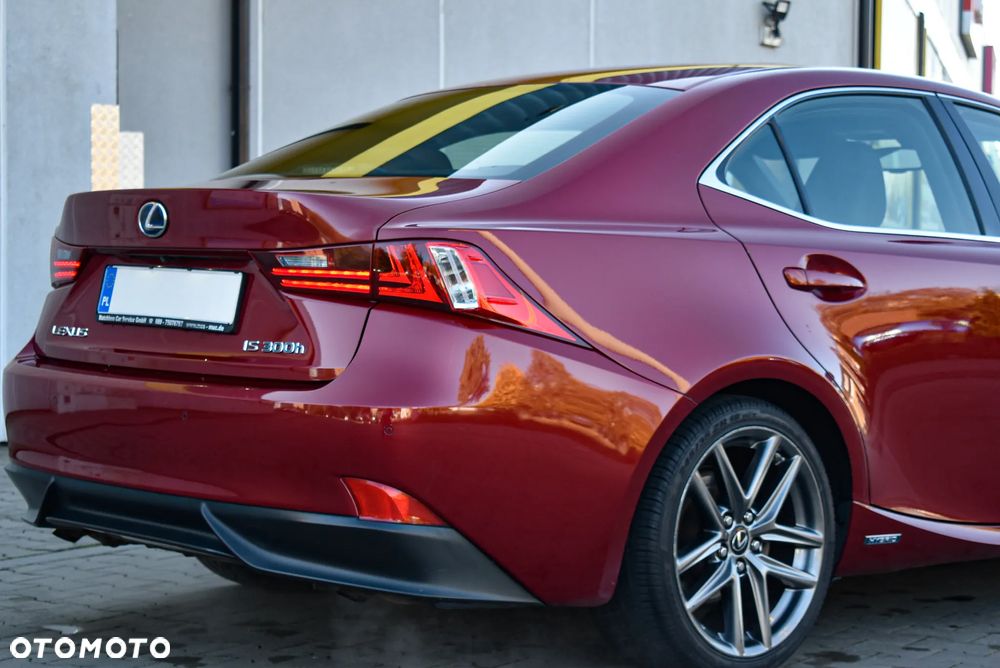Lexus IS 300h F Sport - 2