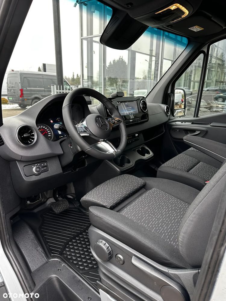 Mercedes-Benz Sprinter - 16
