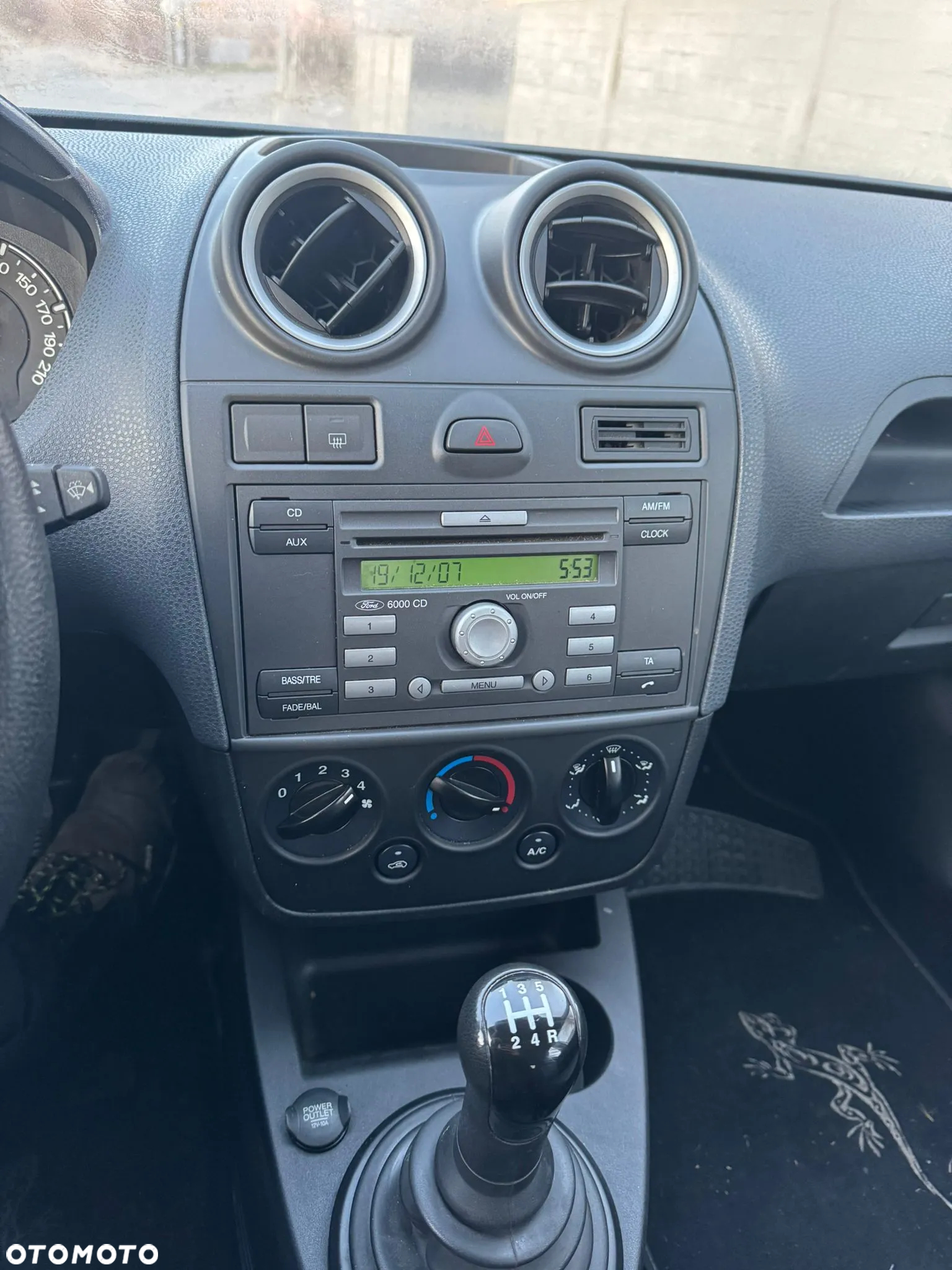 Ford Fiesta 1.3 Ambiente - 2
