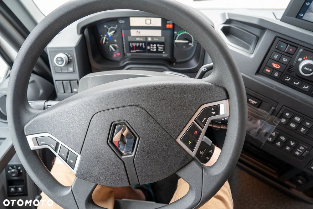 Renault K 440 6X6 - 28