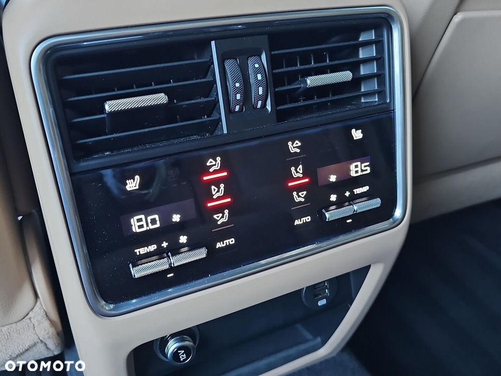 Porsche Cayenne - 25