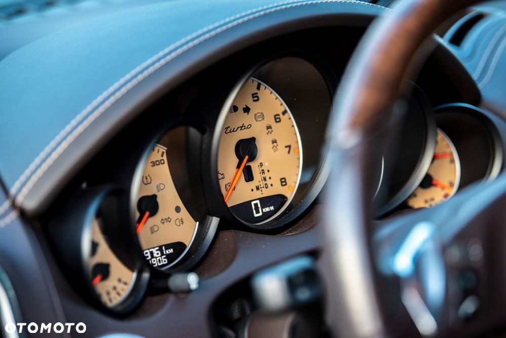 Porsche Cayenne Turbo - 15