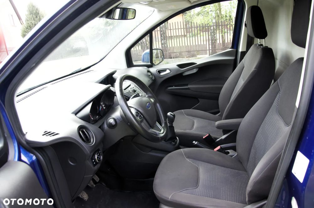 Ford Transit Courier - 22