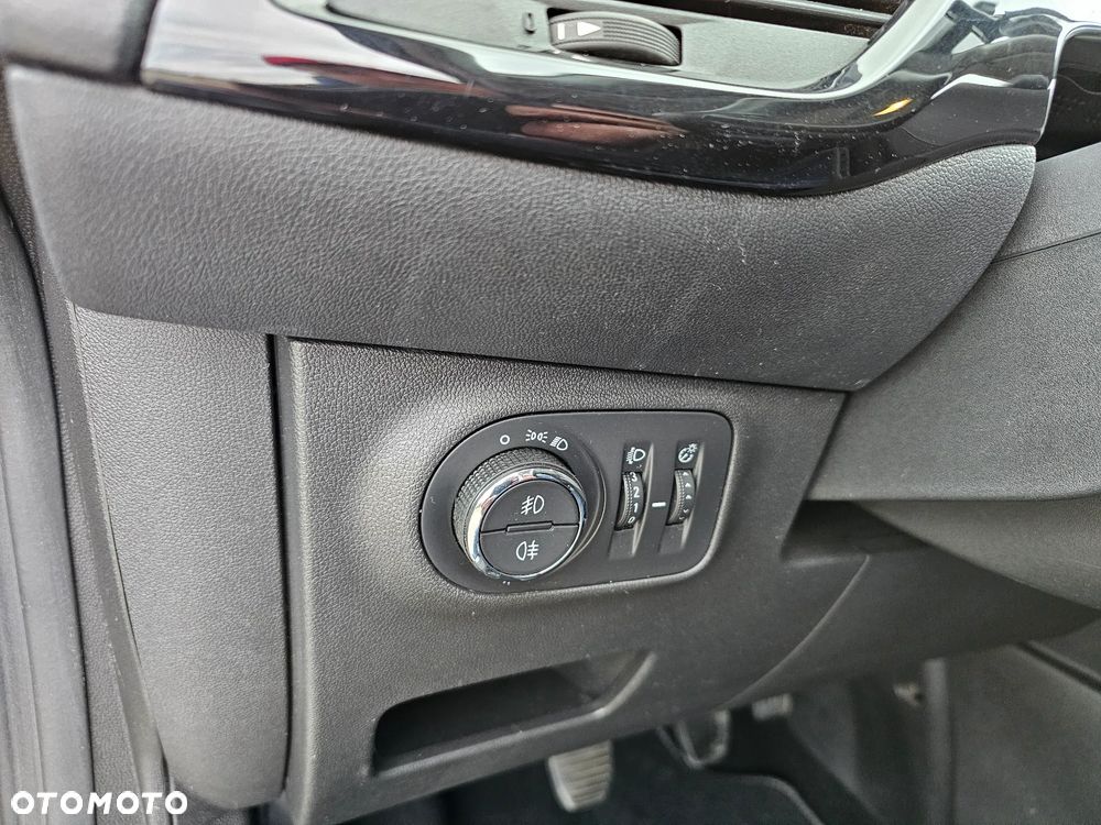 Opel Corsa 1.2 16V Cosmo - 17