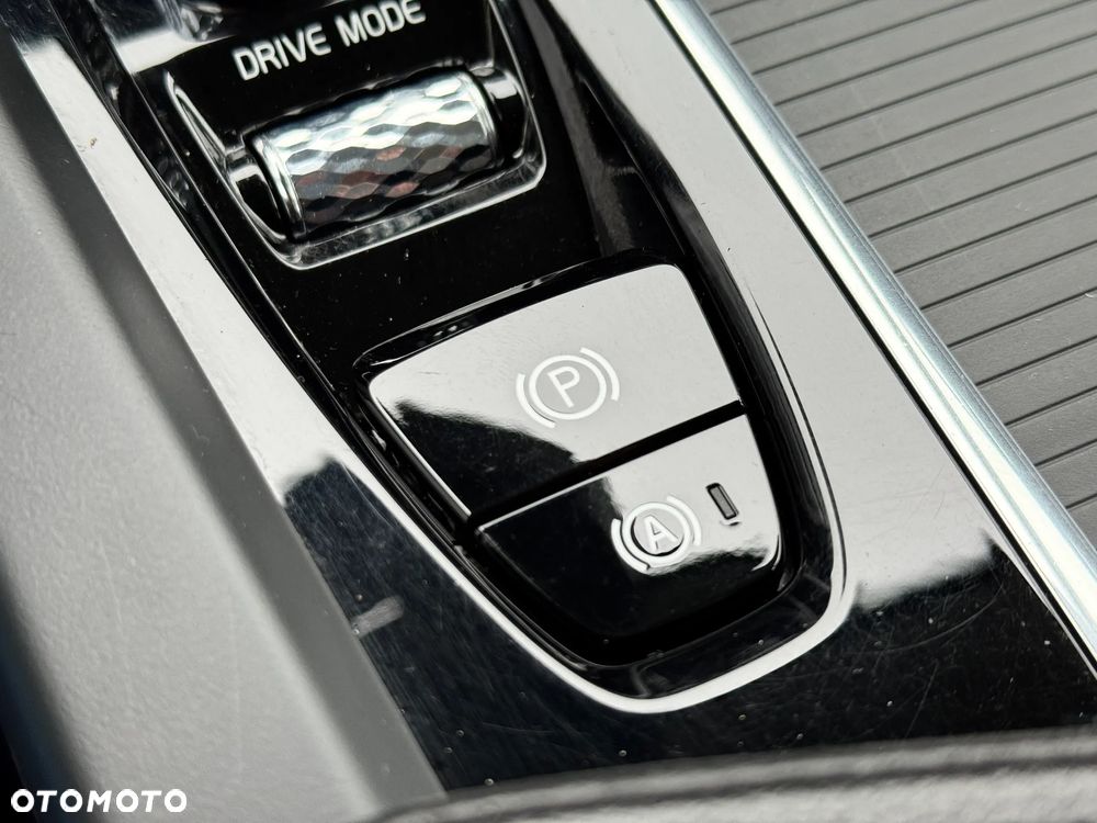 Volvo XC 60 D4 Momentum Pro - 19