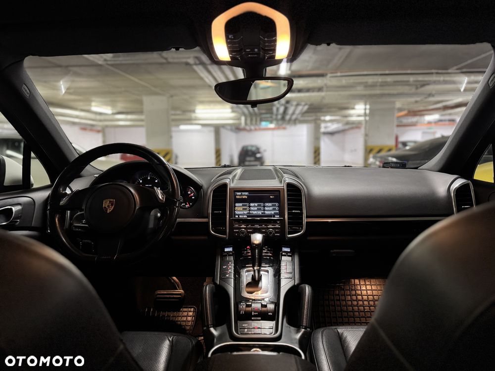 Porsche Cayenne - 6