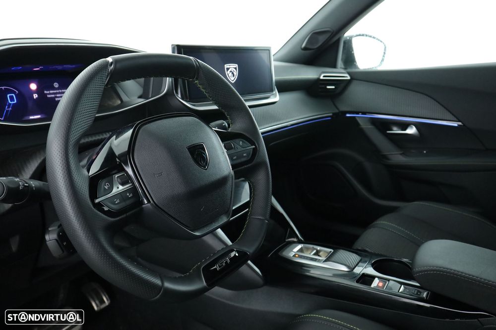 Peugeot 2008 PureTech 130 EAT8 GT - 5