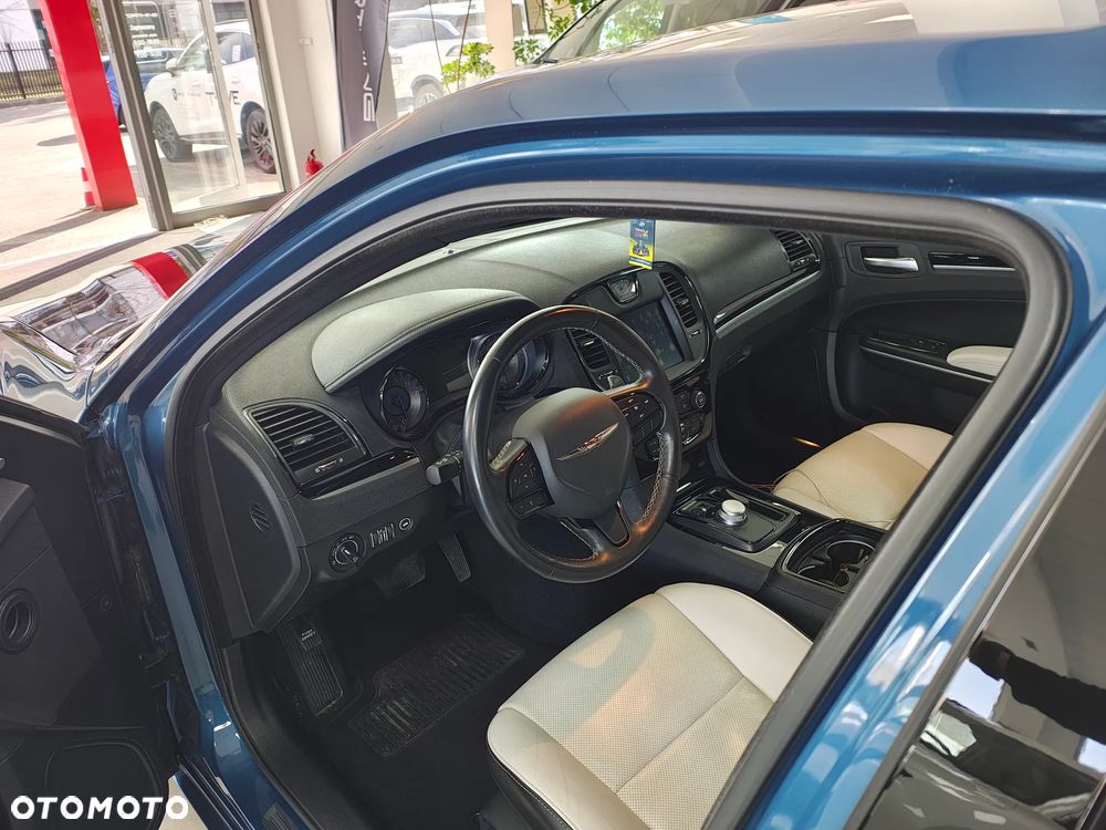 Chrysler 300s - 17