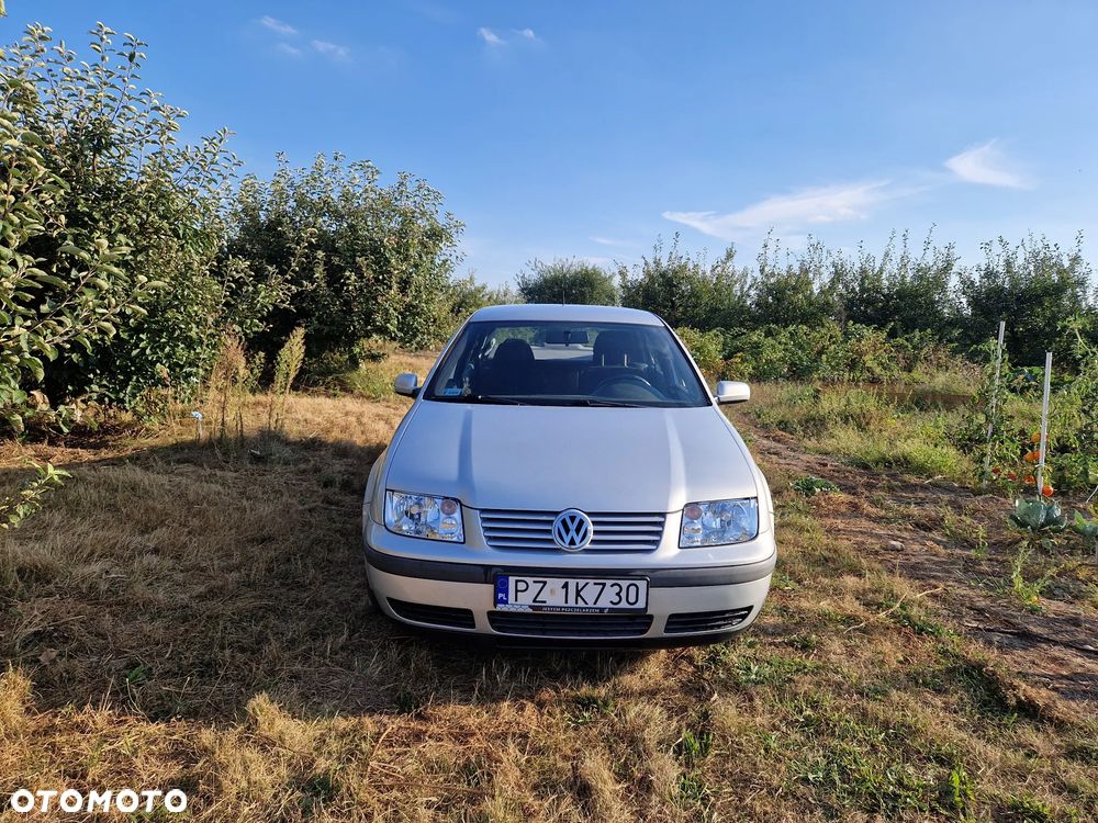 Volkswagen Bora 1.6 Basis - 2