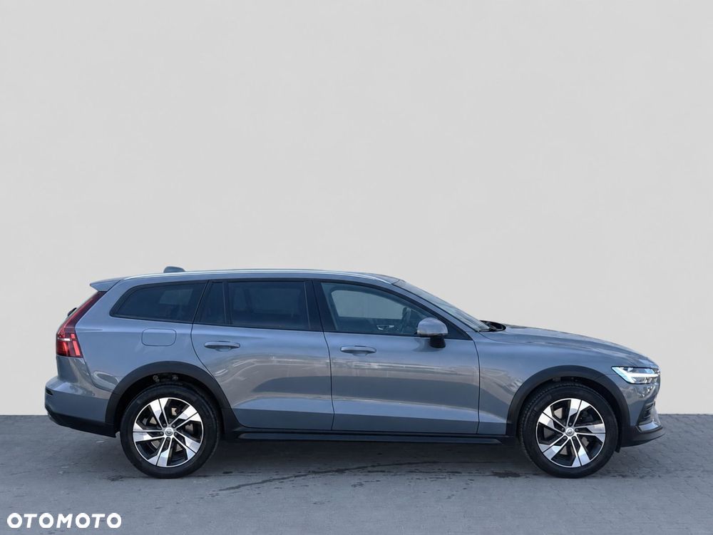 Volvo V60 Cross Country - 4