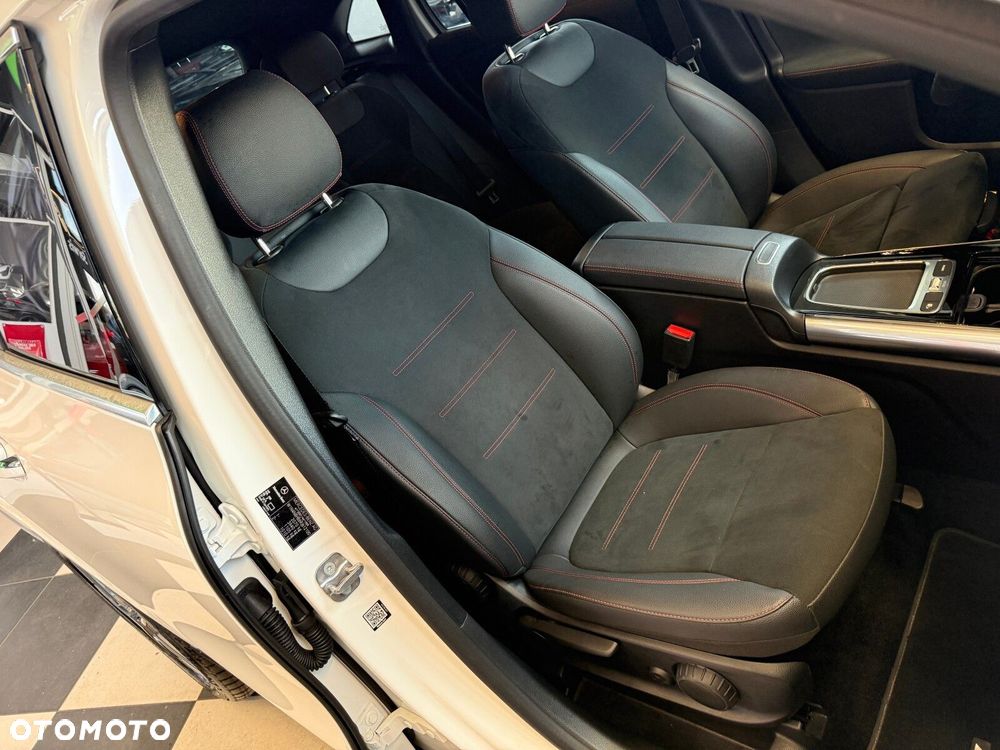 Mercedes-Benz GLA - 16