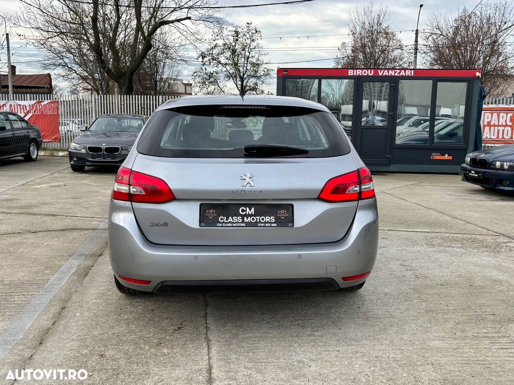 Peugeot 308 - 8