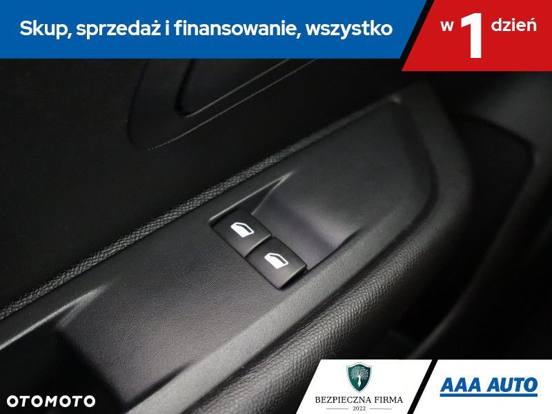 Peugeot 208 - 18
