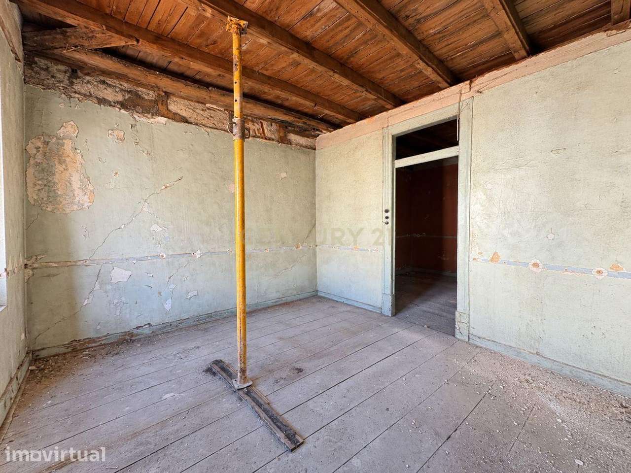 Apartamento para remodelação na Rua de São Miguel, em pleno coração de - Grande imagem: 5/18
