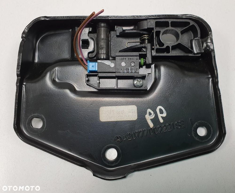 ZAMEK RYGIEL DACHU PRAWY PRZÓD MERCEDES W207 A2077700222 - 2
