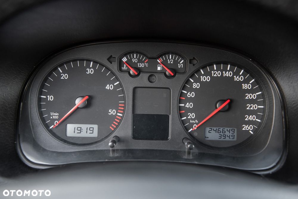Volkswagen Golf 1.9 TDI Comfortline - 23