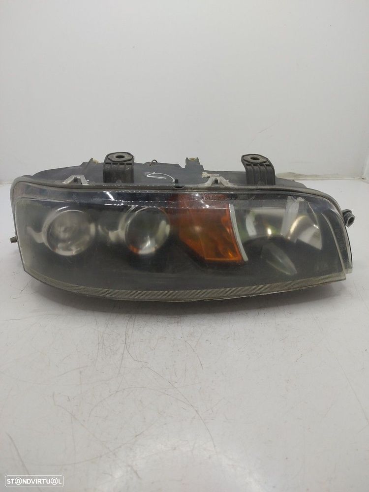 Farol/ Otica Dianteiro Dto Fiat Punto (188_) - 2
