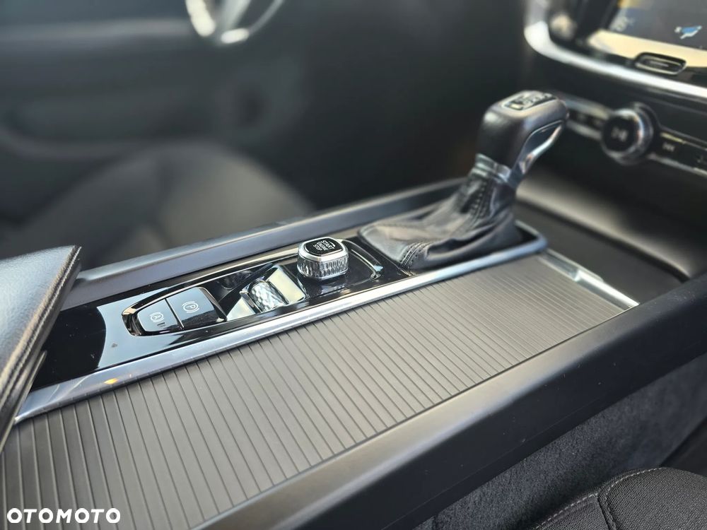 Volvo V60 D4 AWD Geartronic Momentum - 25