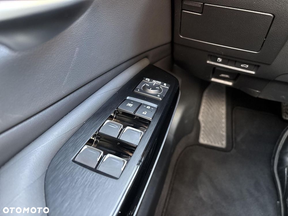 Lexus ES 300h Omotenashi - 20