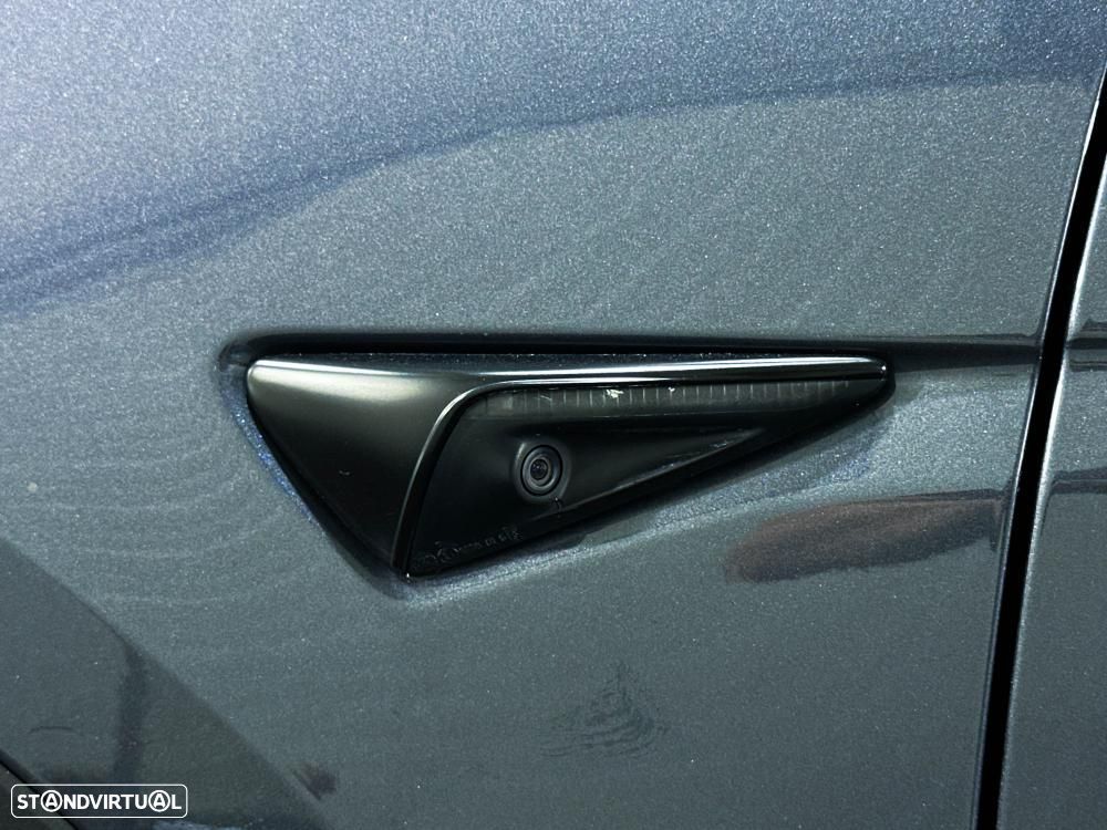 Tesla Model Y Long Range Dual Motor AWD - 16