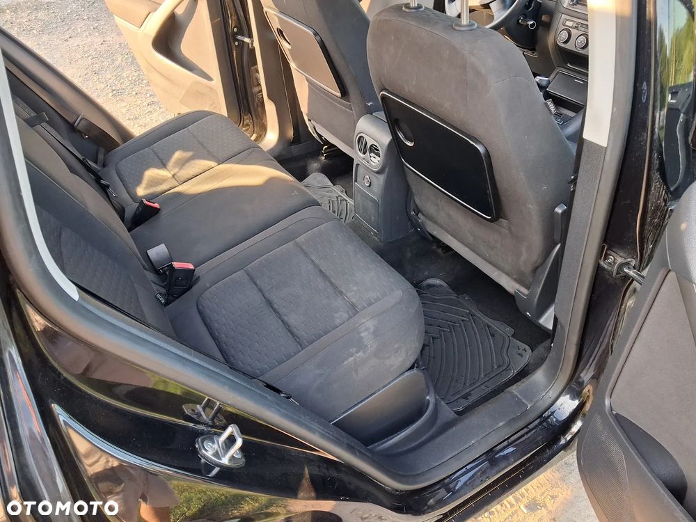 Volkswagen Tiguan - 12