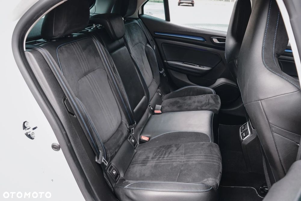 Renault Megane ENERGY TCe 205 EDC GT - 30