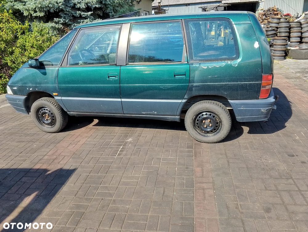 Renault Espace II (91-97r.) 2.2 B 110KM. Silnik J7T772(J7T 772)/J7T773(J7T 773)/J7T776(J7T 776) Skrzynia AR4/NG3/NG7 lakier NV596 – OTTOMAN GREEN.Cały na części. GWARANCJA !!!  Przód Tył Zestaw Komplet Drzwi Klapa Zderzak Błotnik Maska Grill Atrapa Szyba Pas Lampa Lusterko Boczki Fotel Kanapa Kokpit Deska Rozdzielcza Przełącznik Włącznik Sterownik Przewody Wiązka Instalacja Moduł Komputer Czujnik Listwa Pompa Alternator Wtryski Głowica Rozrusznik Kompresor Sprzęgło Dwumas Silnik Skrzynia ABS Klimatyzacji Paliwa Wspomagania Kolektor Turbina Przepustnica Zawór Chłodnica Koło Hak Belka Sanki Zawieszenie Mcpherson Półoś Amortyzator Wydech Tłumik Zacisk Most - 4