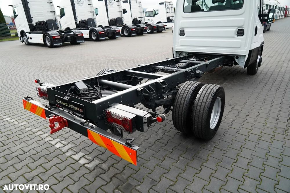 Iveco DAILY 65-170 / ȘASIU CU CABINĂ - 3,8 M / MANUALĂ / ROȚI SPATE DUBLE / 3 LOCURI / TAPIȚERIE DIN PIELE / IMPORTAT / - 17