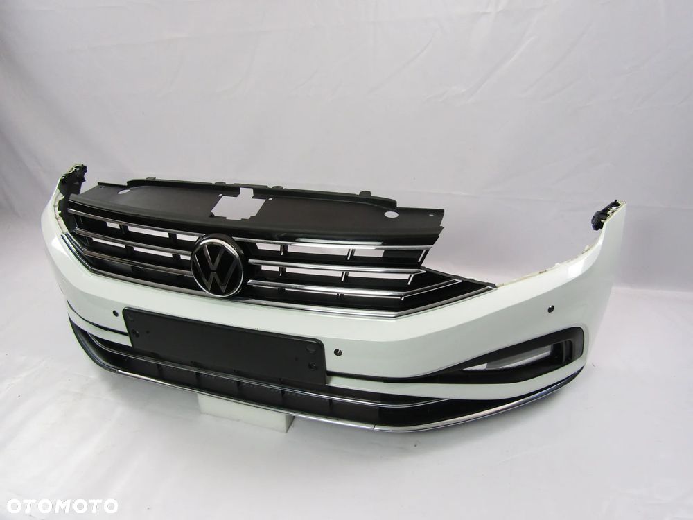 Zderzak przedni VW Passat B8 FL 19 - 24 Highline Pdc-4 Lakier LC9A - 10