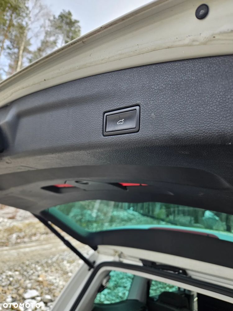 Volkswagen Sharan 2.0 TDI 4Motion BlueMotion Technology Comfortline - 9