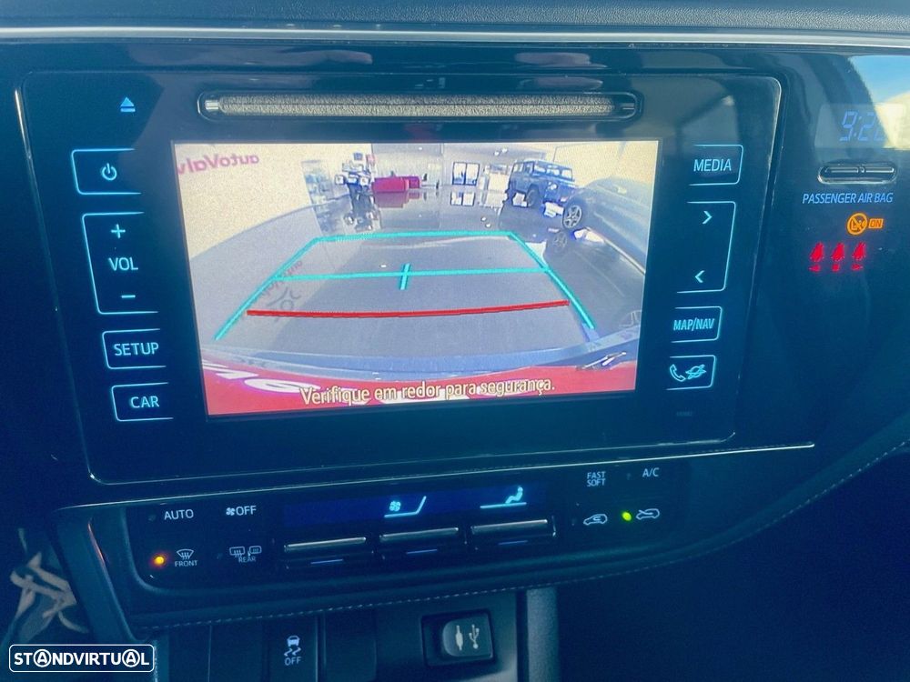 Toyota Auris 1.8 HSD Comfort +P.Sport+Navi - 23