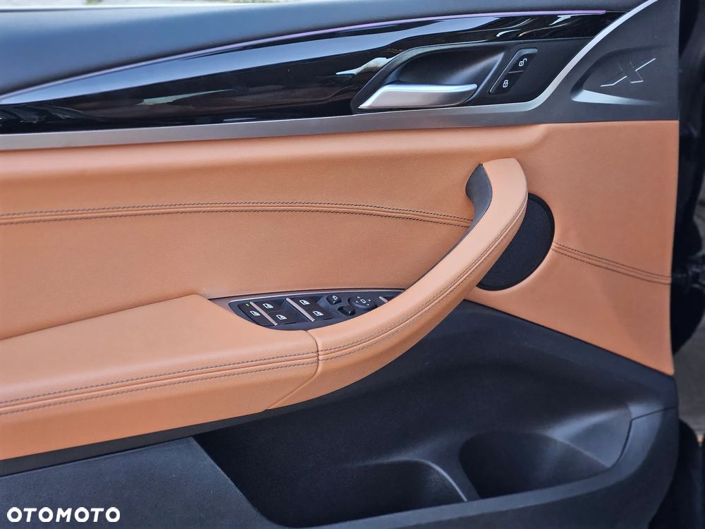 BMW X3 xDrive20d Luxury Line - 23