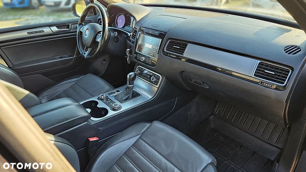 Volkswagen Touareg 3.0 V6 TDI BMT R-Style - 11