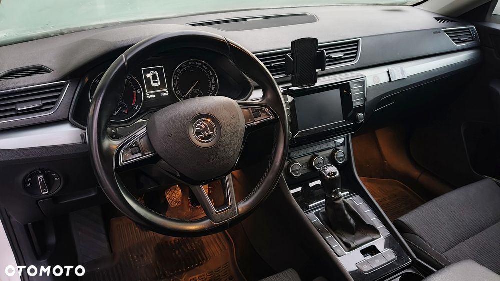 Skoda Superb 2.0 TDI Ambition - 6