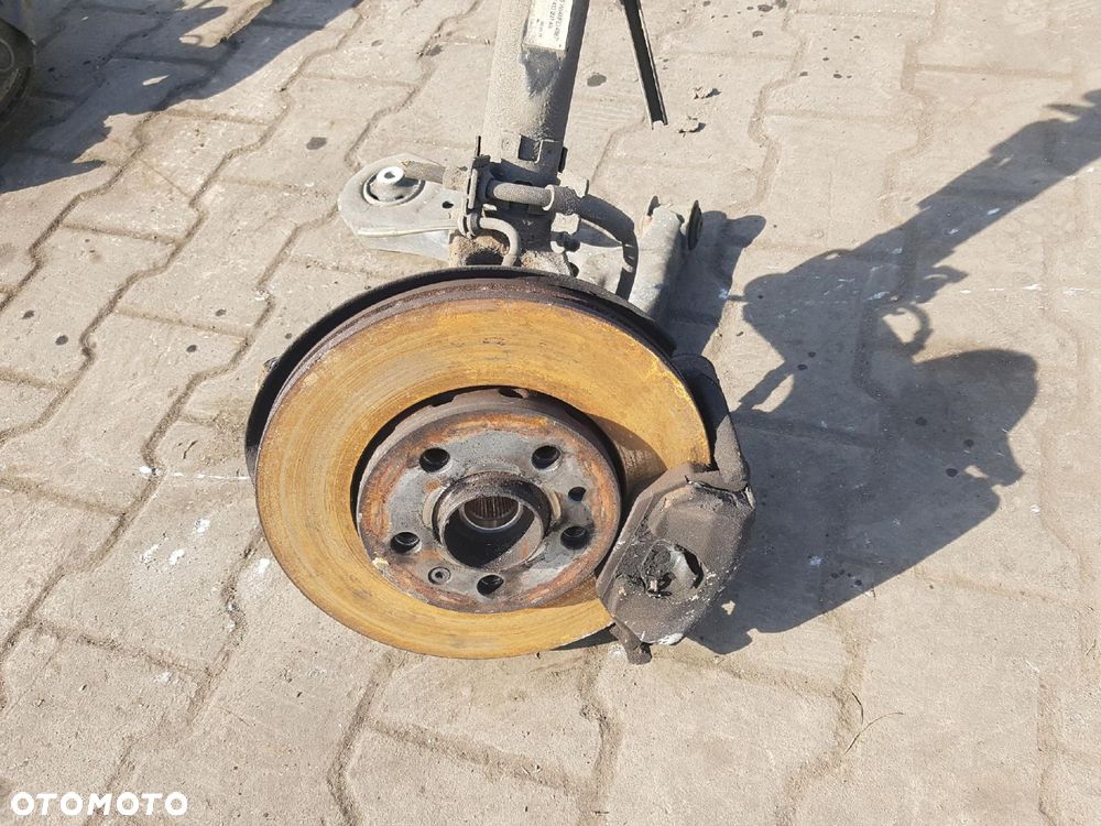 SKODA FABIA 3 III 6V 14r- 1.0 TSI AMORTYZATOR ZWROTNICA PRAWA PRZÓD - 2