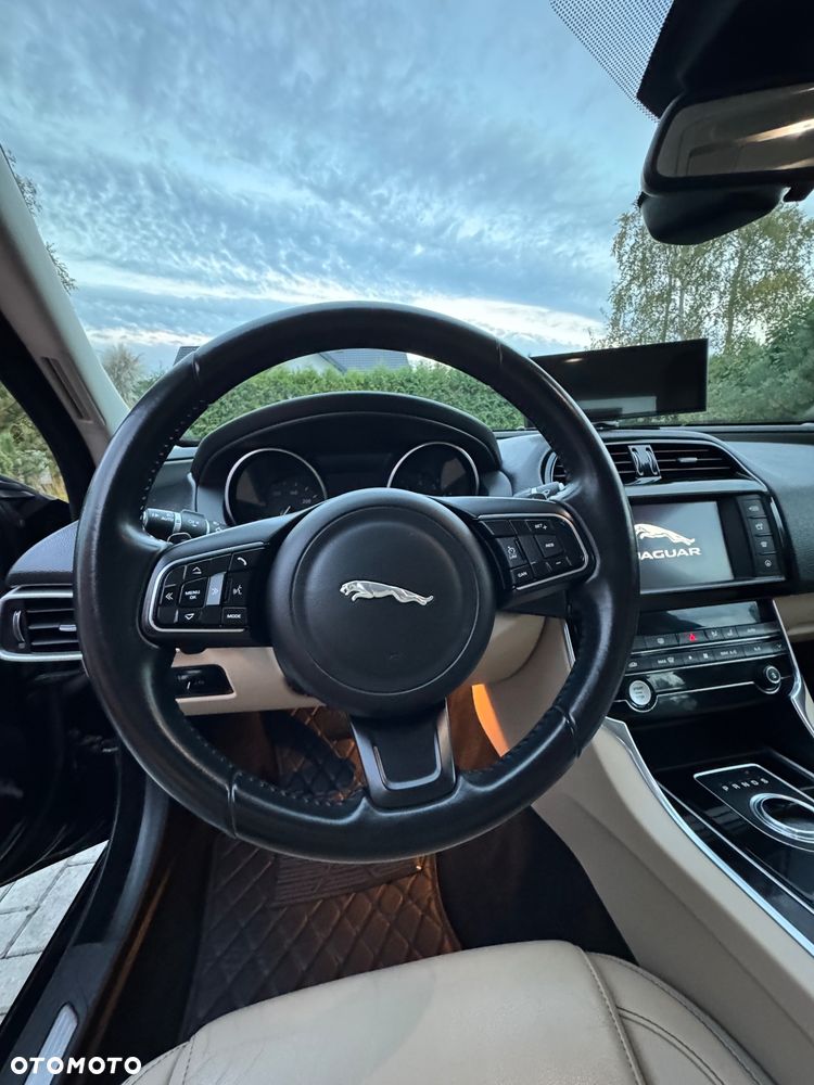 Jaguar XE - 26