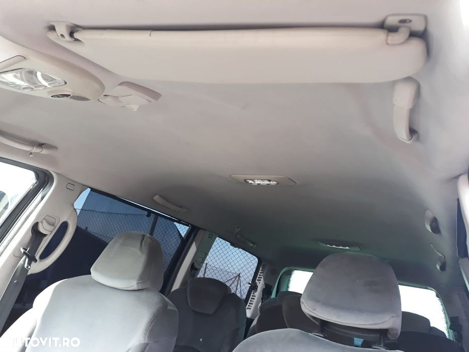 Dezmembrez Citroen C8 Peugeot 807 - 3