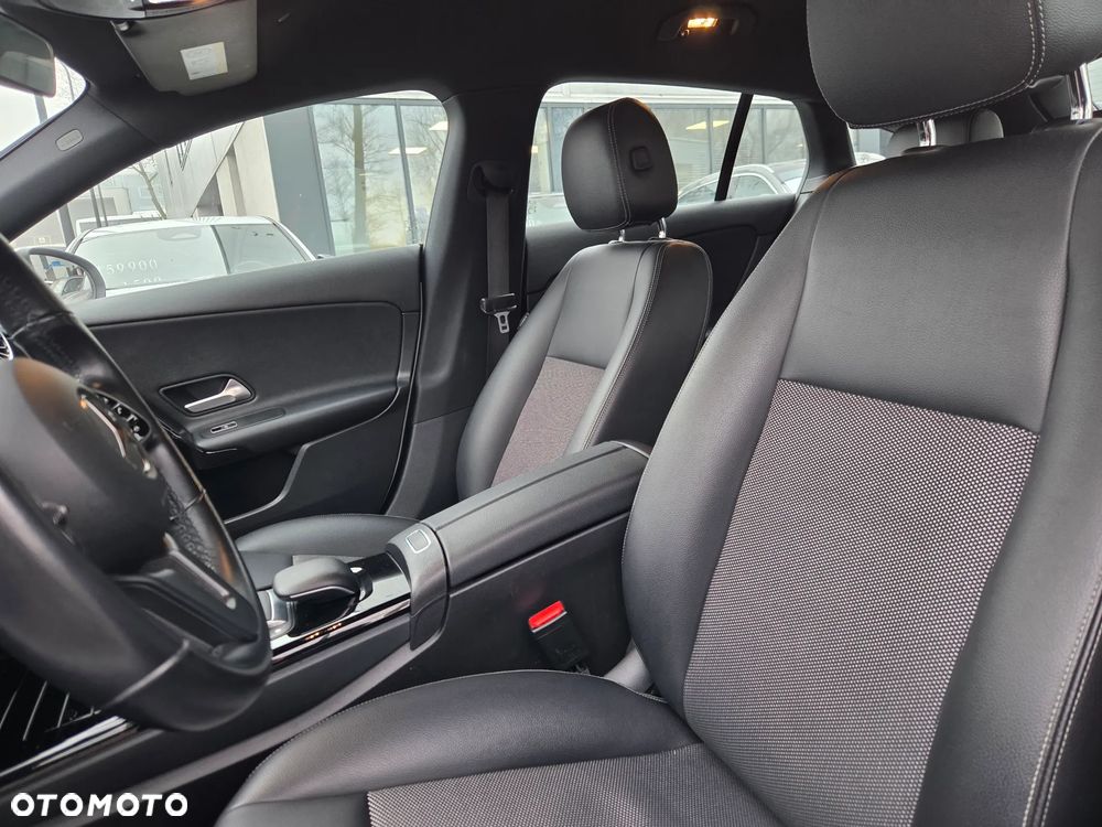 Mercedes-Benz CLA 180 d 7G-DCT - 17