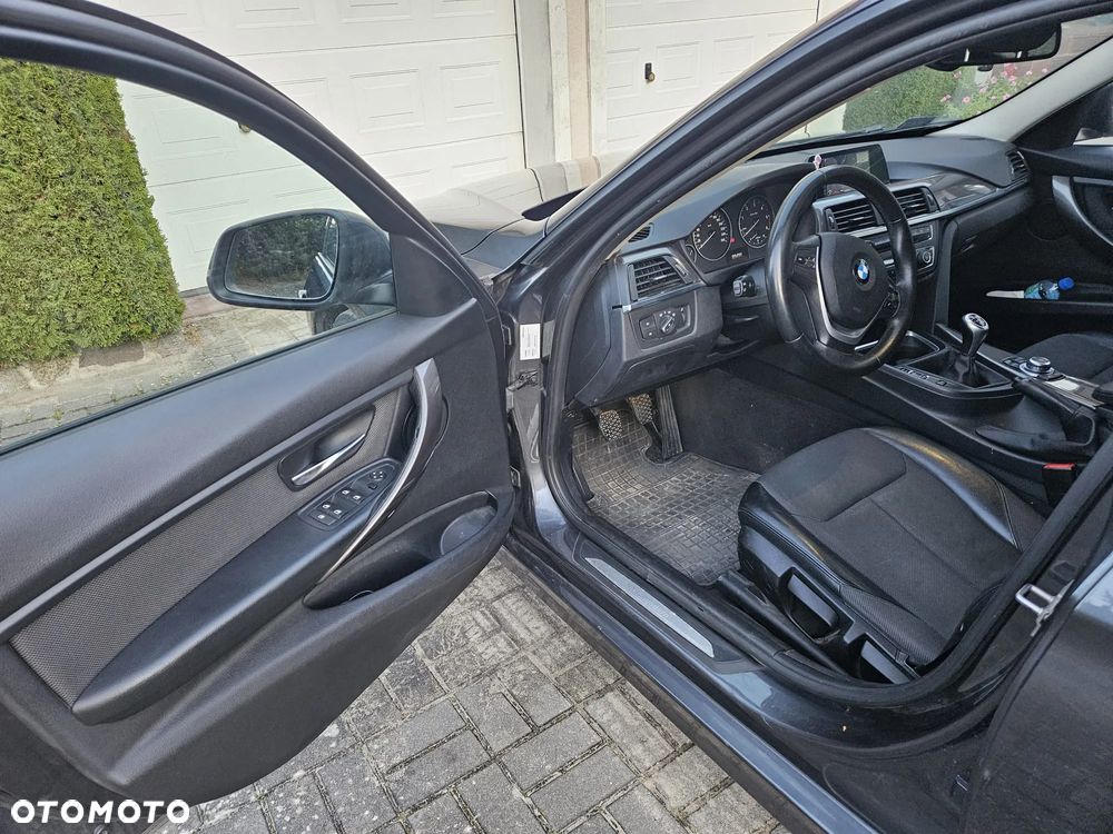 BMW Seria 3 320d - 11