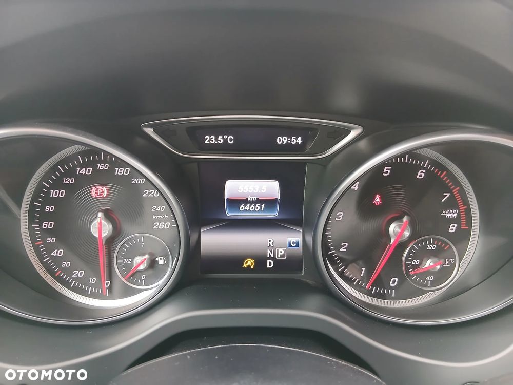 Mercedes-Benz GLA 200 7G-DCT - 12
