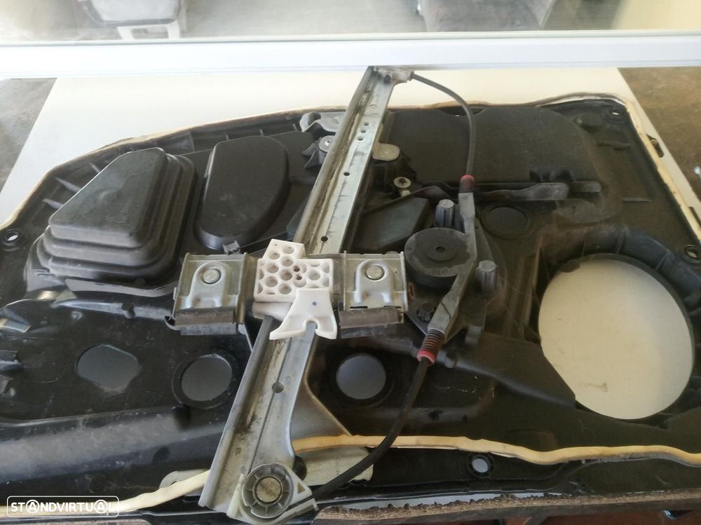 ELEVADOR DE VIDRO FRONTAL ESQUERDO FORD FIESTA V 2006 - - 2