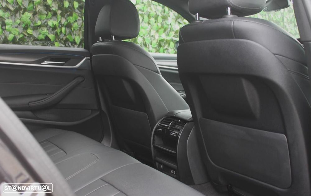 BMW 530 e Pack Desportivo M - 16