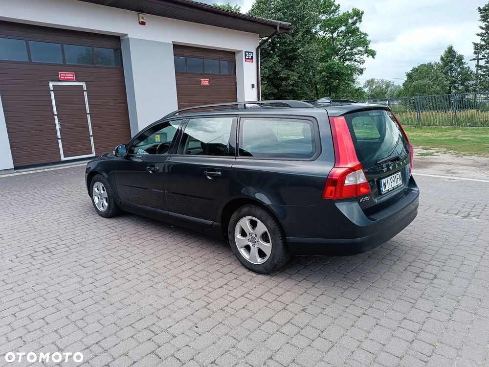 Volvo V70 2.4D Momentum - 4