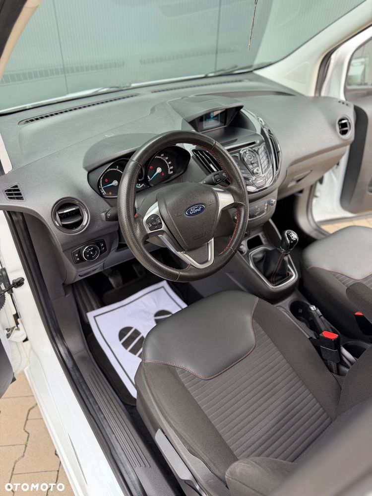 Ford Tourneo Courier 1.0 EcoBoost Titanium - 34