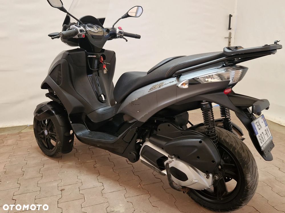 Piaggio MP-3 - 10