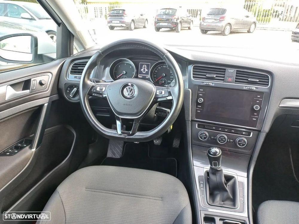 VW Golf 1.6 TDI Confortline - 9